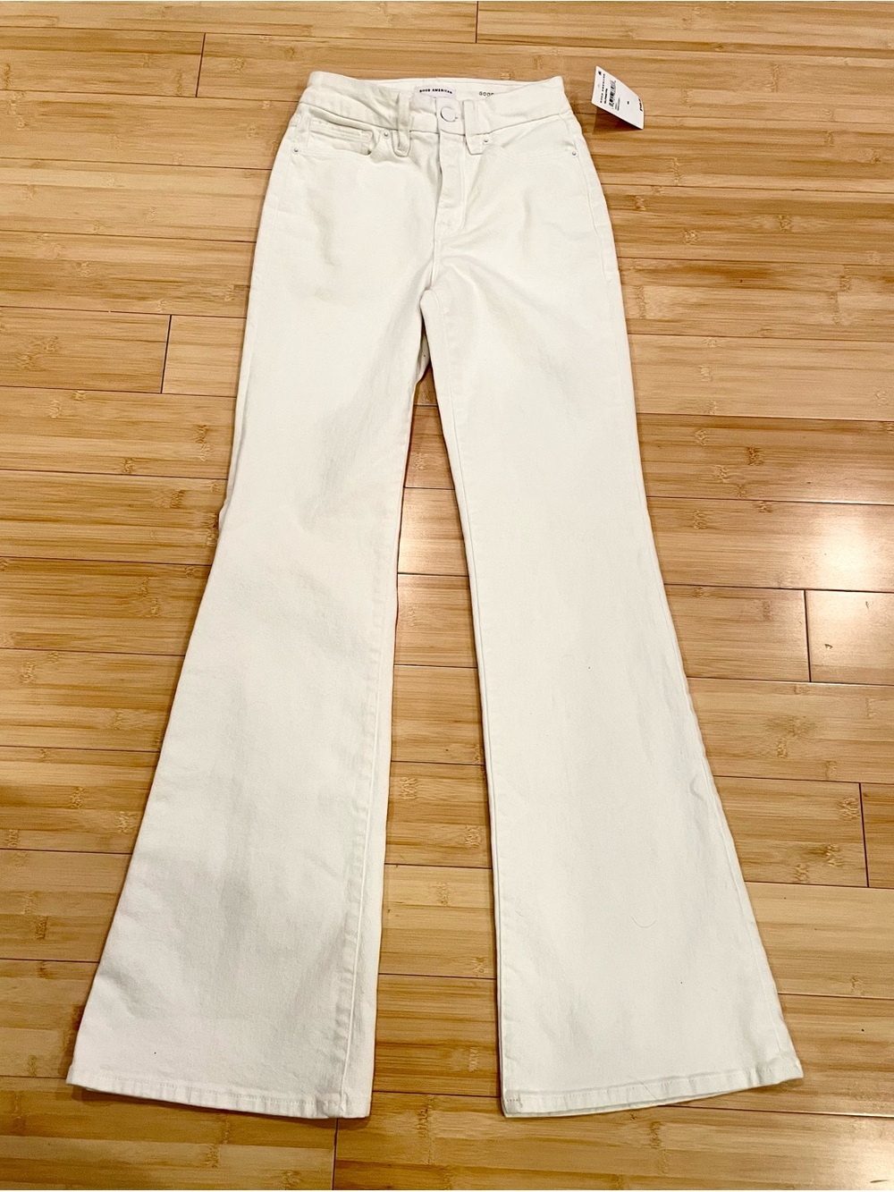 Good American Good Legs Flare Jeans White
Size 24 NWT